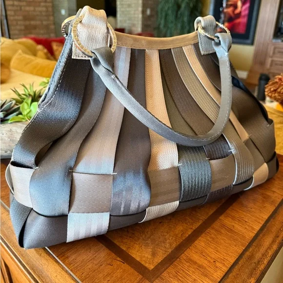 Harveys Seatbelt large Stella Handbag in Treecycle - Picture 2 of 6